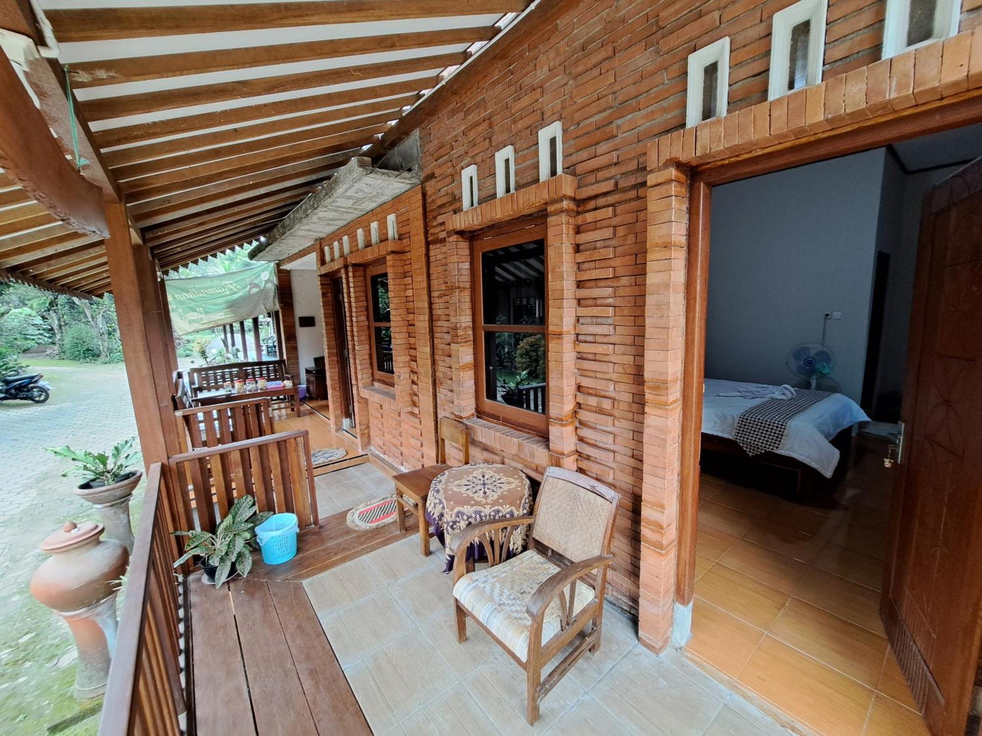 Romadhoni Homestay Magelang Room photo