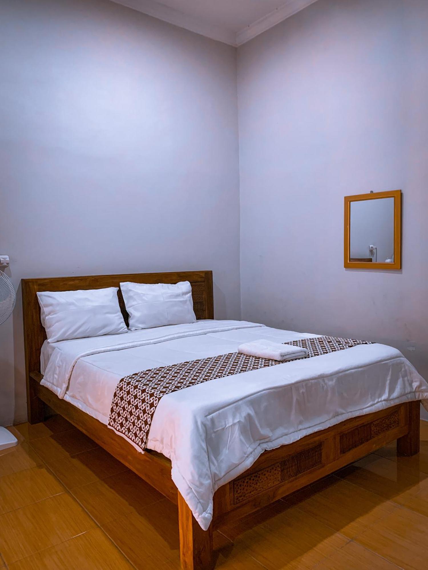 Romadhoni Homestay Magelang Exterior photo